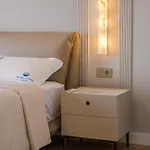 Seashell Crown Luxury