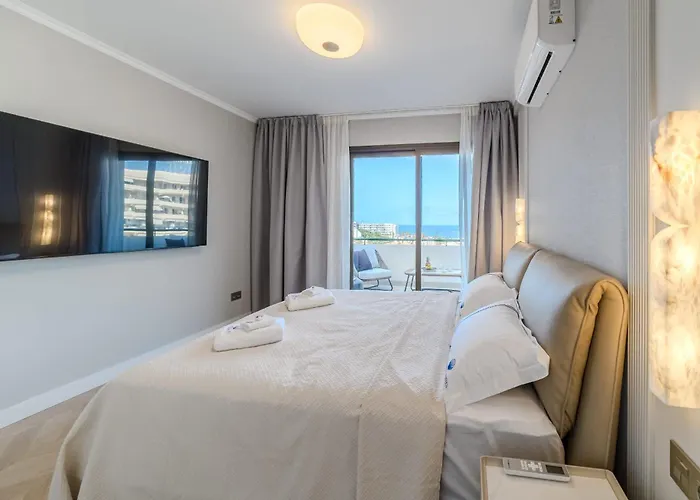 Seashell Crown Luxury Apartment